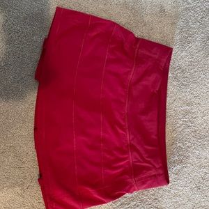 Red Lululemon pace rival skirt
